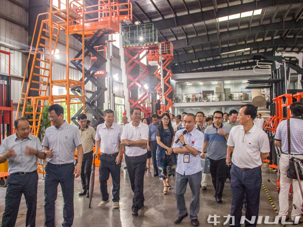 江門市政協(xié)常委會調(diào)研組親臨牛力機械參觀考察 江門市政協(xié)常委會調(diào)研組親臨牛力機械參觀考察